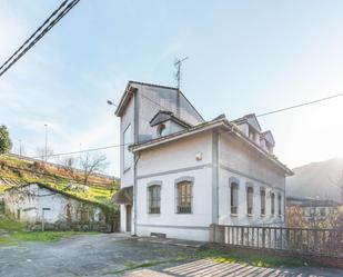 Vista exterior de Edifici en venda en Mieres (Asturias)