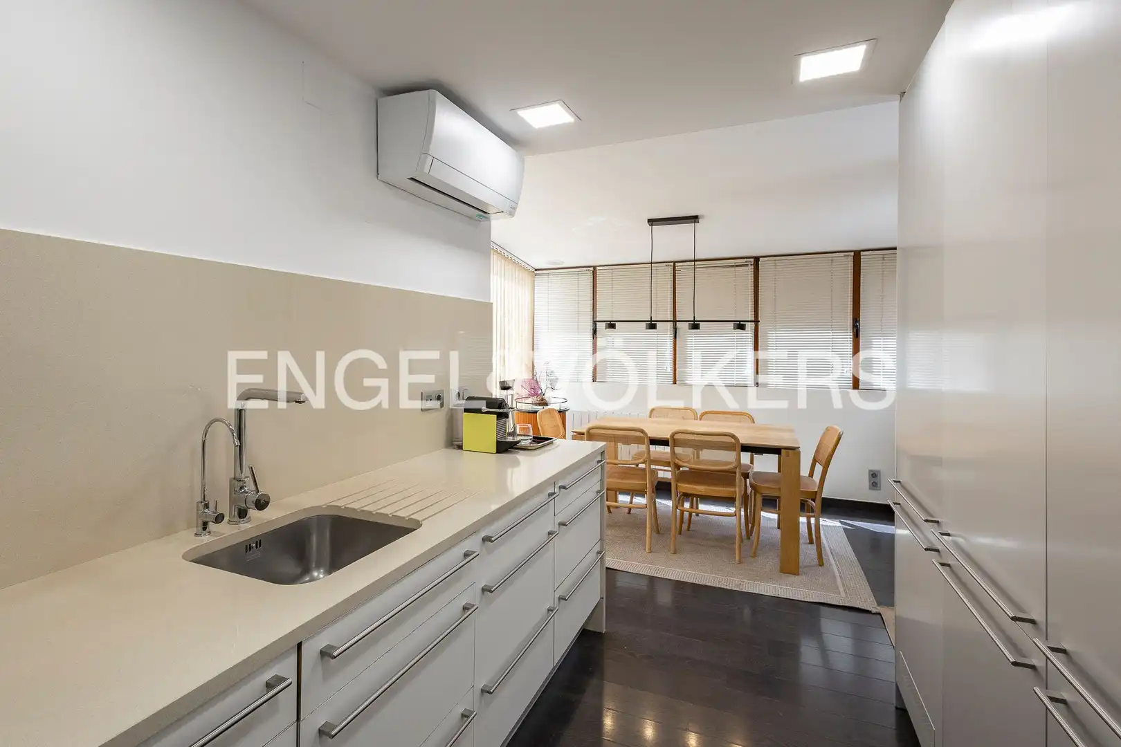 Cuina de Apartament en venda en Esplugues de Llobregat amb Aire condicionat, Calefacció i Jardí privat