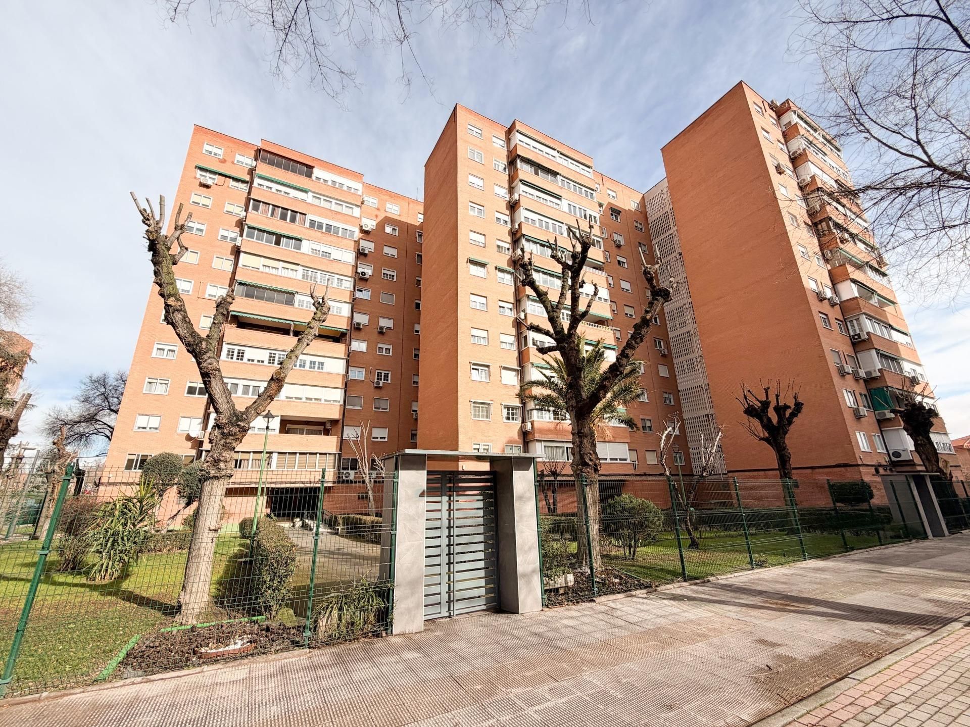 Exterior view of Flat for sale in Coslada  with Air Conditioner, Heating and Parquet flooring