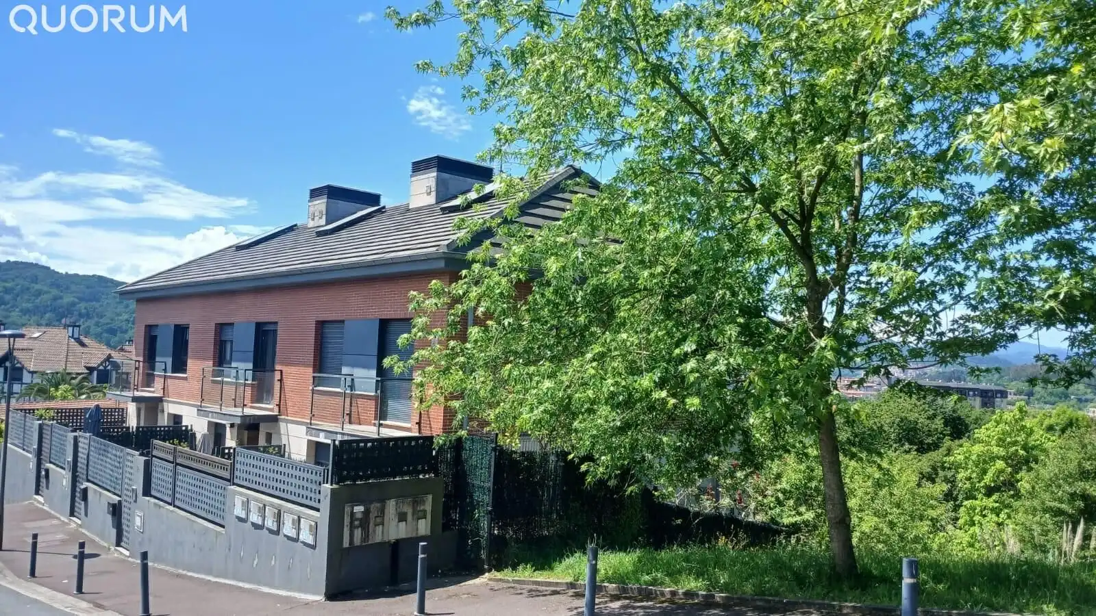 Vista exterior de Casa adosada en venta en Galdakao con Calefacción, Jardín privado y Terraza