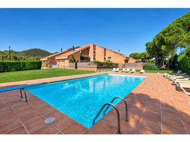 Casa con piscina en venta en Calle Fogaroses