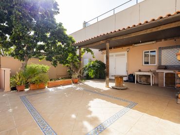 Casa aparellada amb jardí en venda a Avenida del Atlántico 111