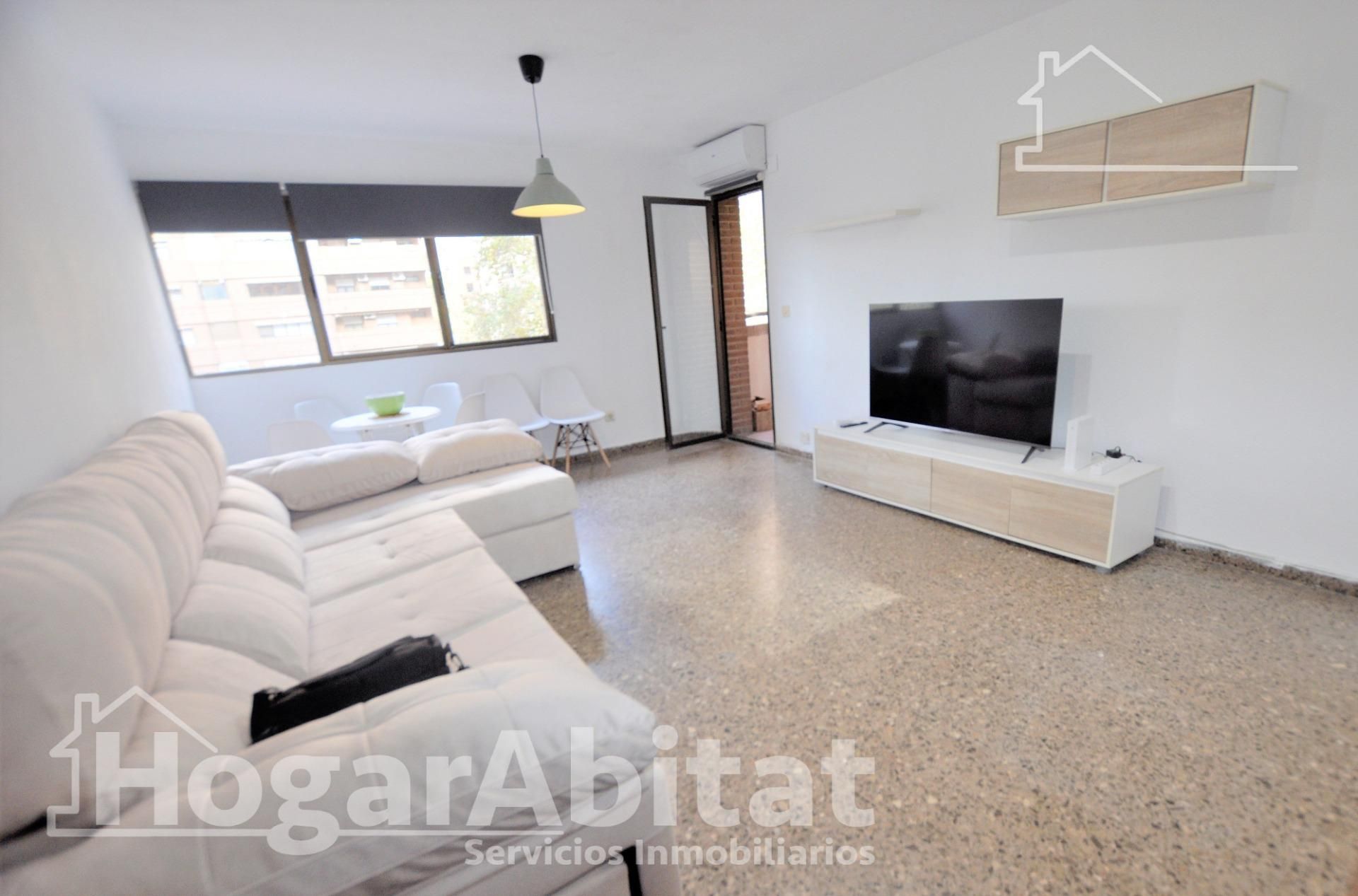 Sala d'estar de Pis en venda en  Valencia Capital amb Aire condicionat i Balcó