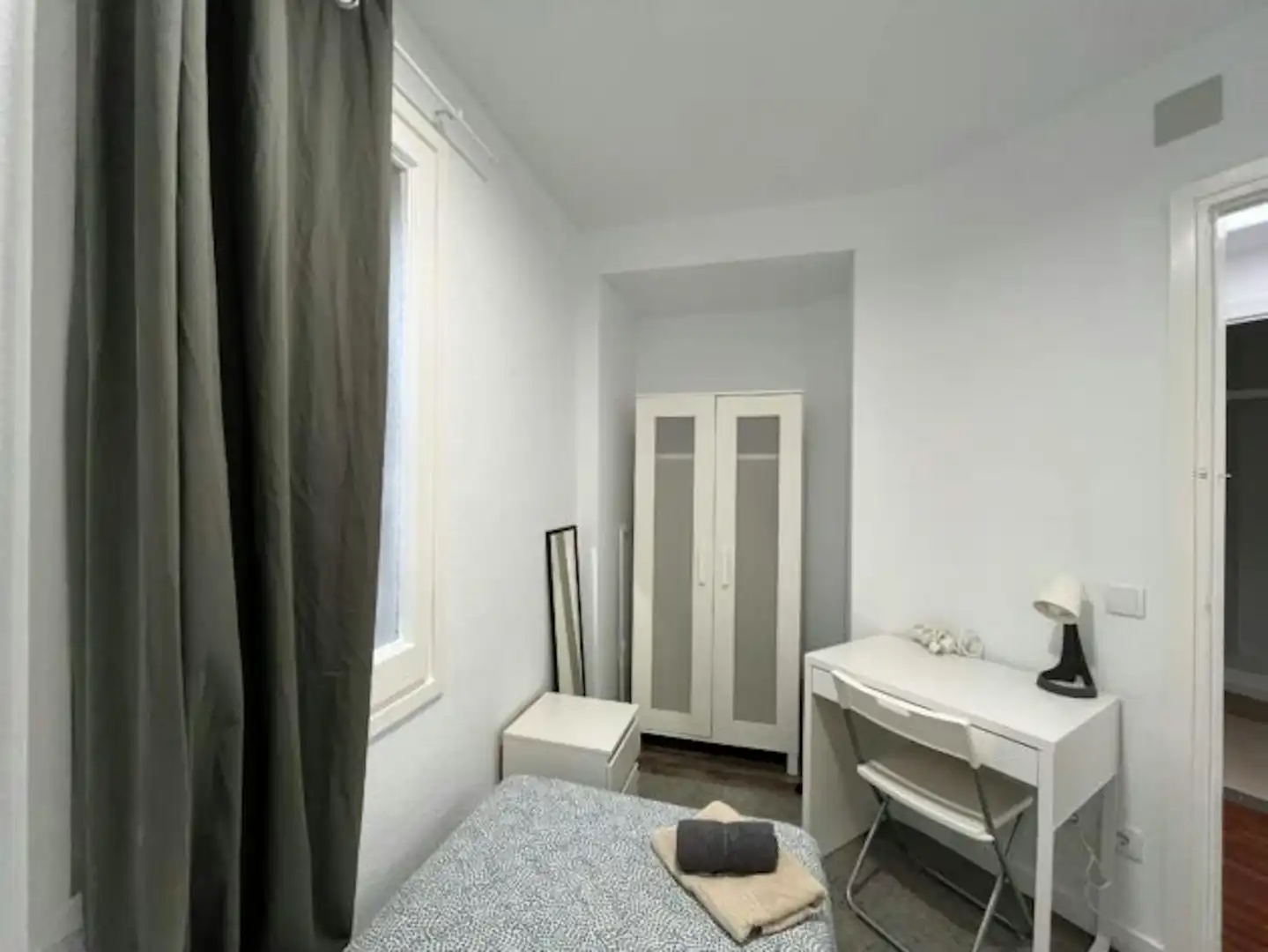Schlafzimmer von Wohnung zur untervermieten in Barcelona mit Heizung und Waschmaschine