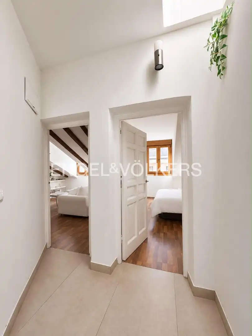 Dachboden zur Miete in Colegiata, Embajadores - Lavapiés
