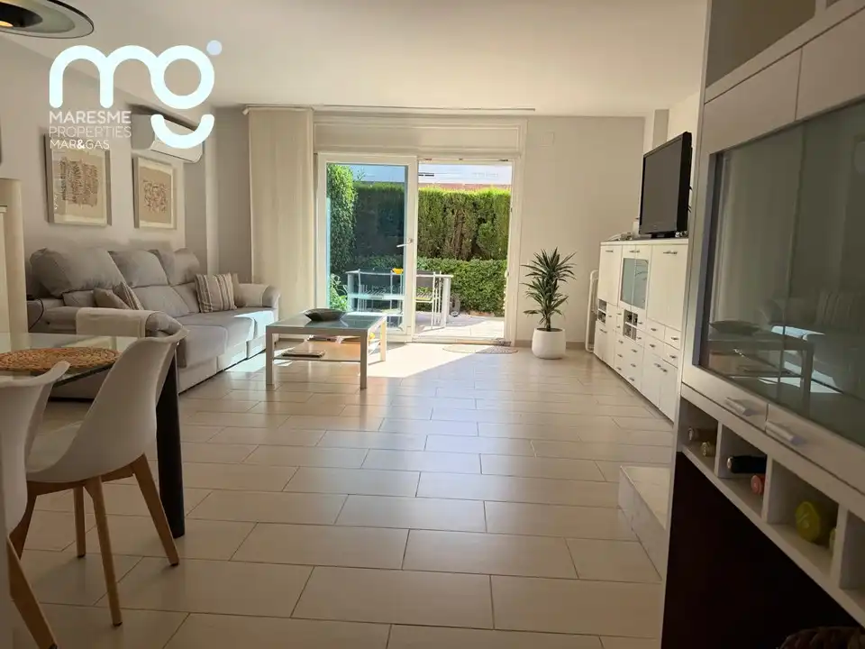 Sala de estar de Casa adosada en venta en Premià de Mar con Aire acondicionado, Calefacción y Jardín privado