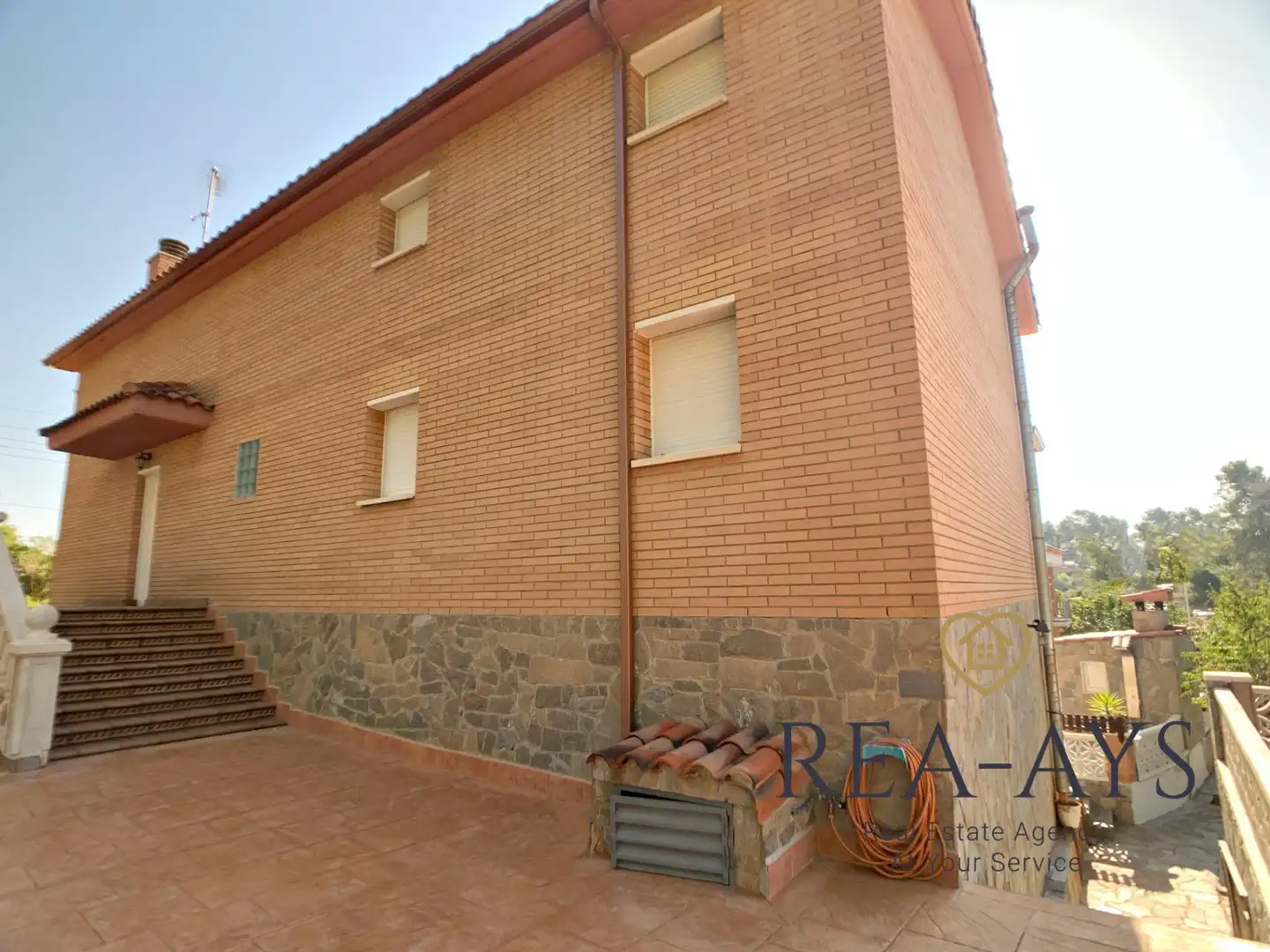 Vista exterior de Casa o chalet en venta en Vallirana con Jardín privado, Terraza y Trastero