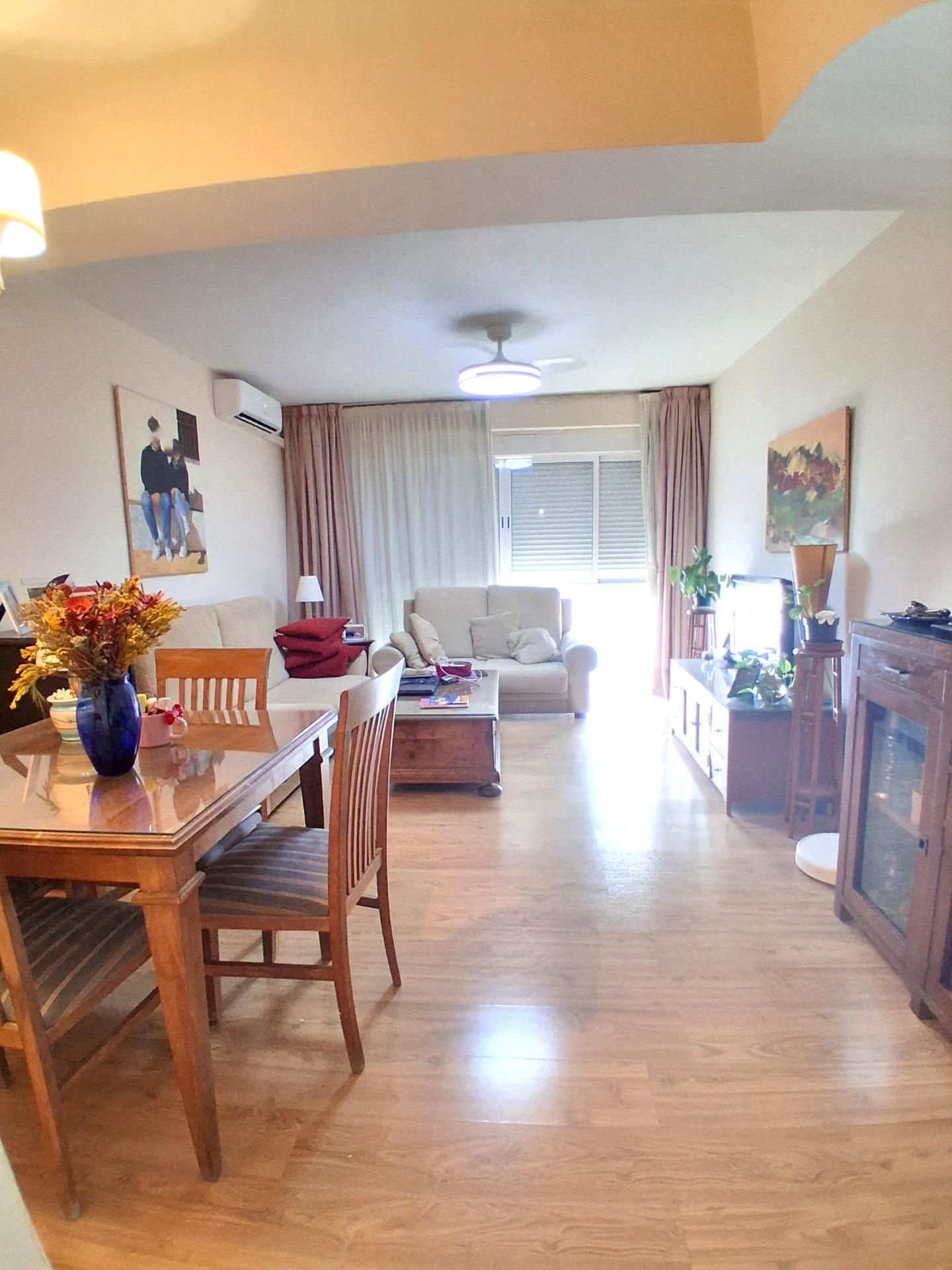 Sala d'estar de Dúplex en venda en  Sevilla Capital amb Aire condicionat
