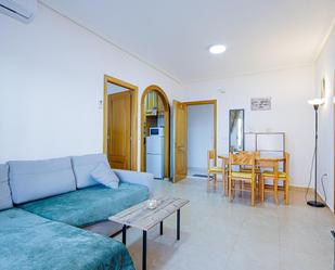 Sala d'estar de Apartament en venda en Torrevieja amb Aire condicionat, Terrassa i Balcó