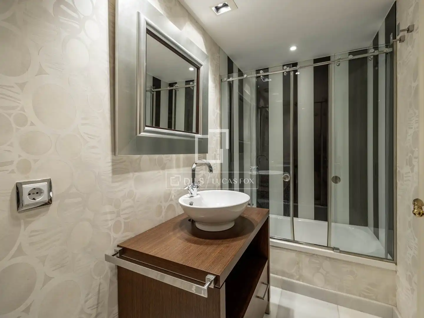 Baño de Piso en venta en Valencia con Aire acondicionado, Calefacción y Terraza