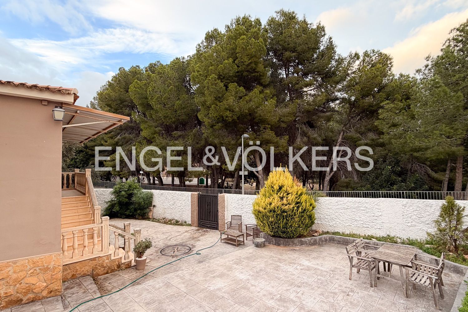 Vista exterior de Casa o xalet de lloguer en Benifaió amb Aire condicionat, Calefacció i Jardí privat