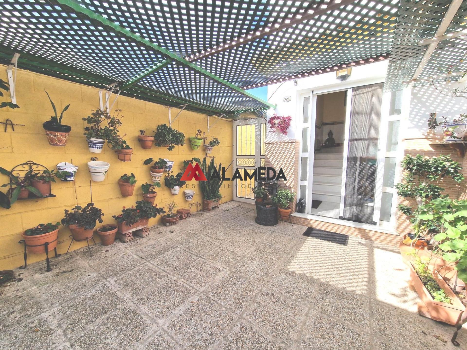 Jardí de Casa o xalet en venda en Chiclana de la Frontera amb Calefacció, Traster i Balcó