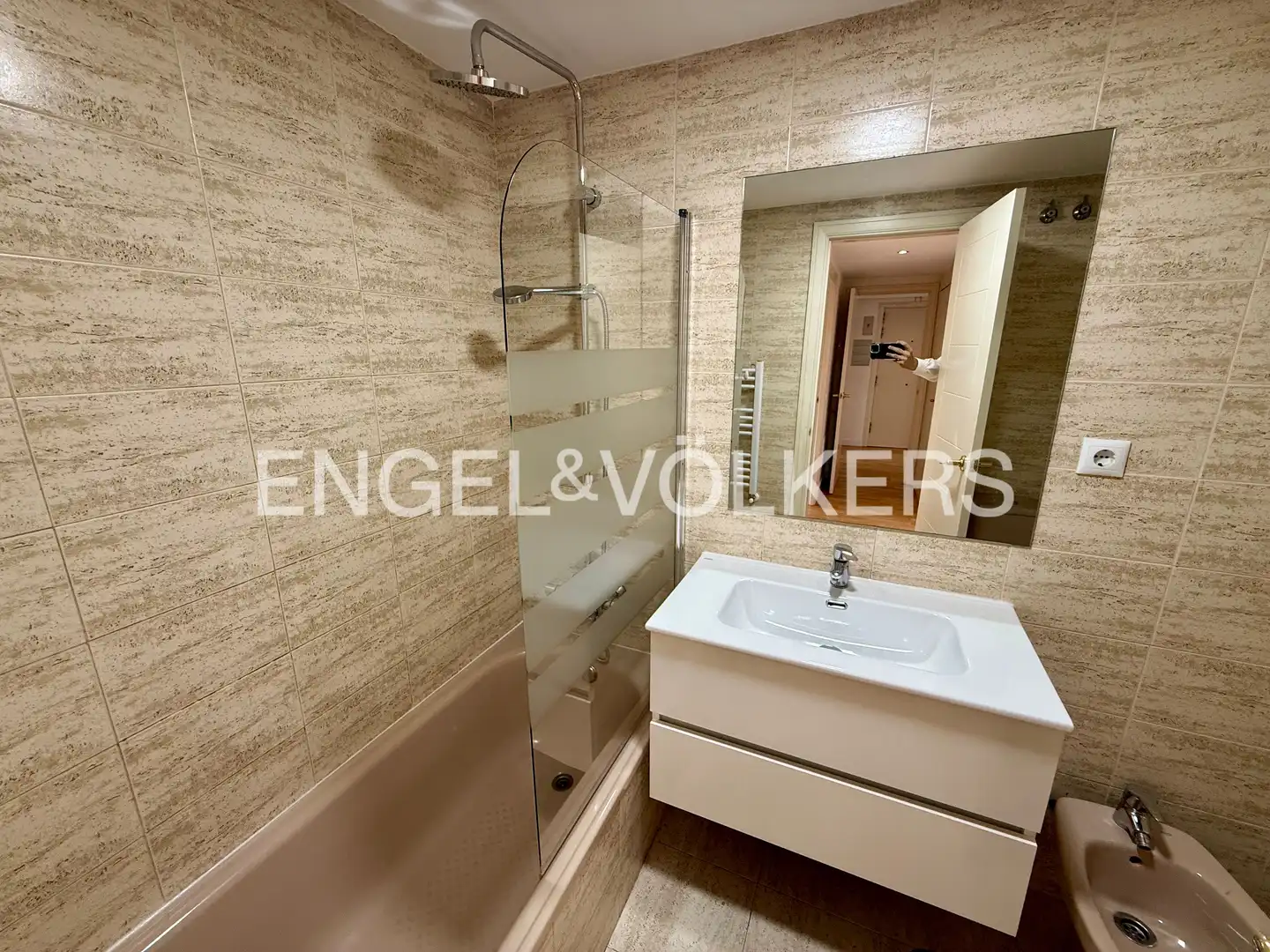 Badezimmer von Wohnung zur Miete in Madrid mit Klimaanlage, Heizung und Parkett