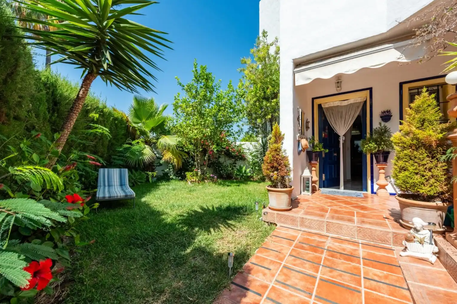 Jardín de Casa adosada en venta en Estepona con Aire acondicionado, Terraza y Amueblado