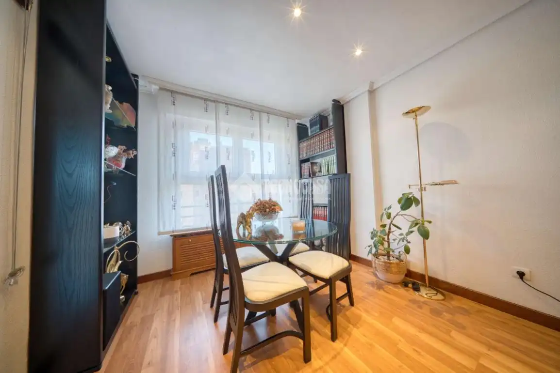 Comedor de Piso en venta en Valladolid con Calefacción y Parquet