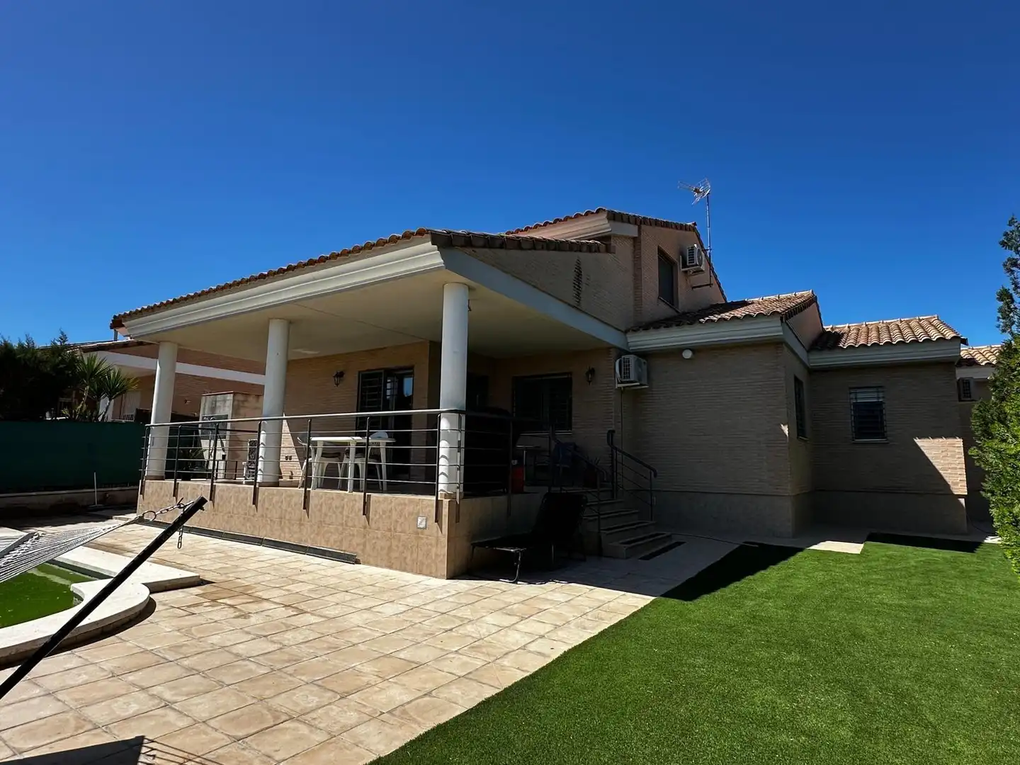 Vista exterior de Casa o xalet en venda en Llíria amb Aire condicionat, Calefacció i Terrassa