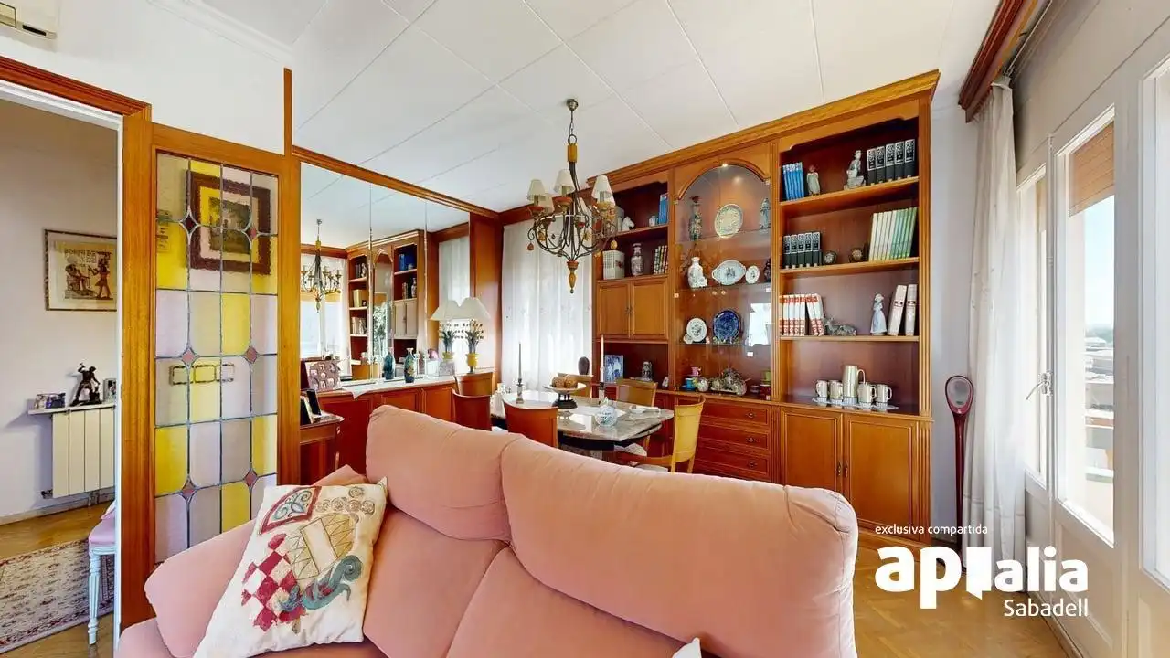 Sala d'estar de Casa o xalet en venda en Barberà del Vallès amb Aire condicionat, Calefacció i Jardí privat
