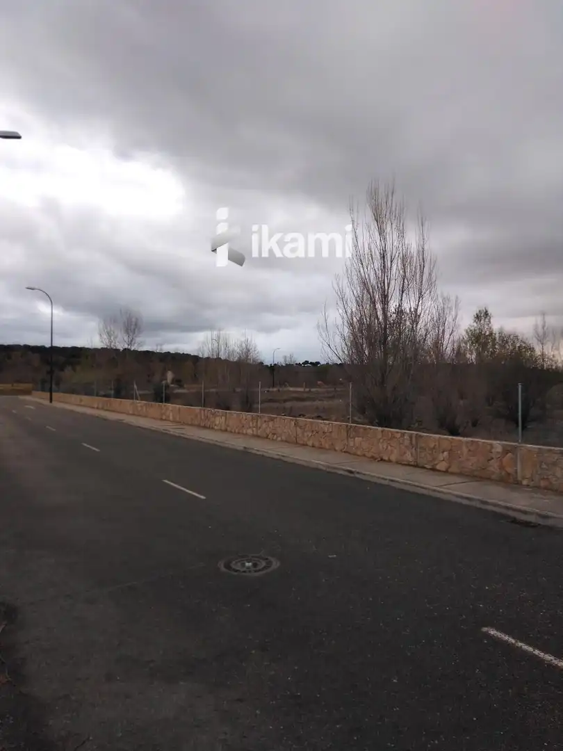 Residential land for sale in Pisuerga