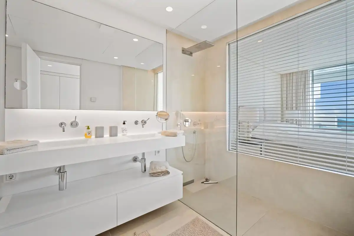 Baño de Piso en venta en Marbella con Terraza y Piscina
