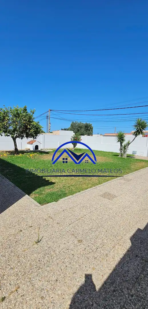Vista exterior de Casa o chalet en venta en Sanlúcar de Barrameda con Aire acondicionado, Jardín privado y Trastero