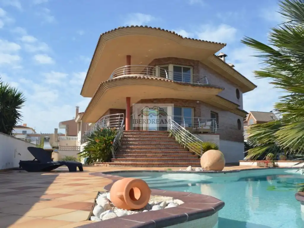 Casa en venta en Avenida Mar Mediterrania 32, imagen 2