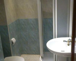 Bany de Apartament per a compartir en  Jaén Capital amb Aire condicionat, Calefacció i Terrassa