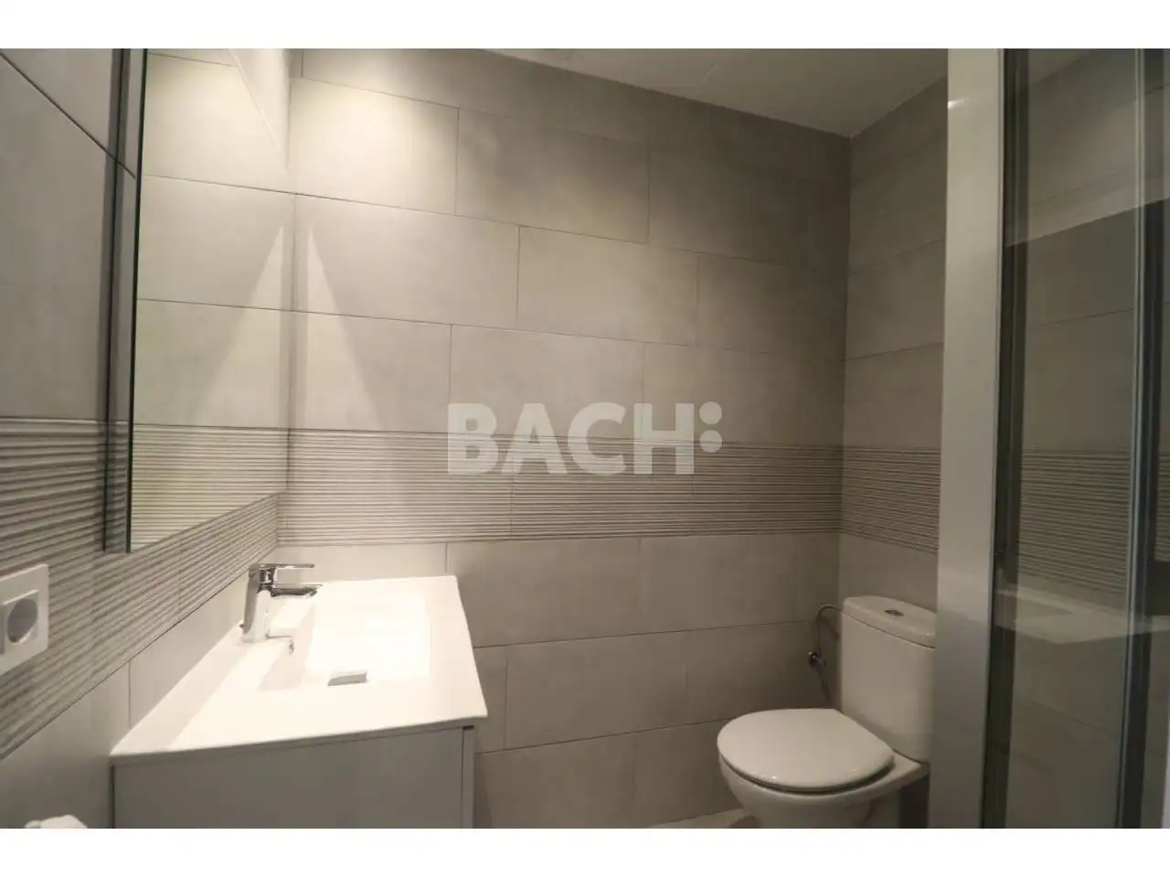 Badezimmer von Wohnung zur Miete in Vic mit Heizung, Parkett und Terrasse