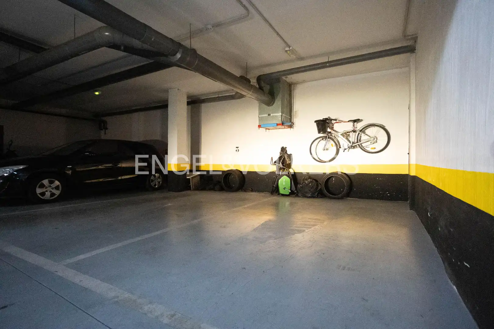 Parking de Ático en venta en Camas con Aire acondicionado, Calefacción y Jardín privado