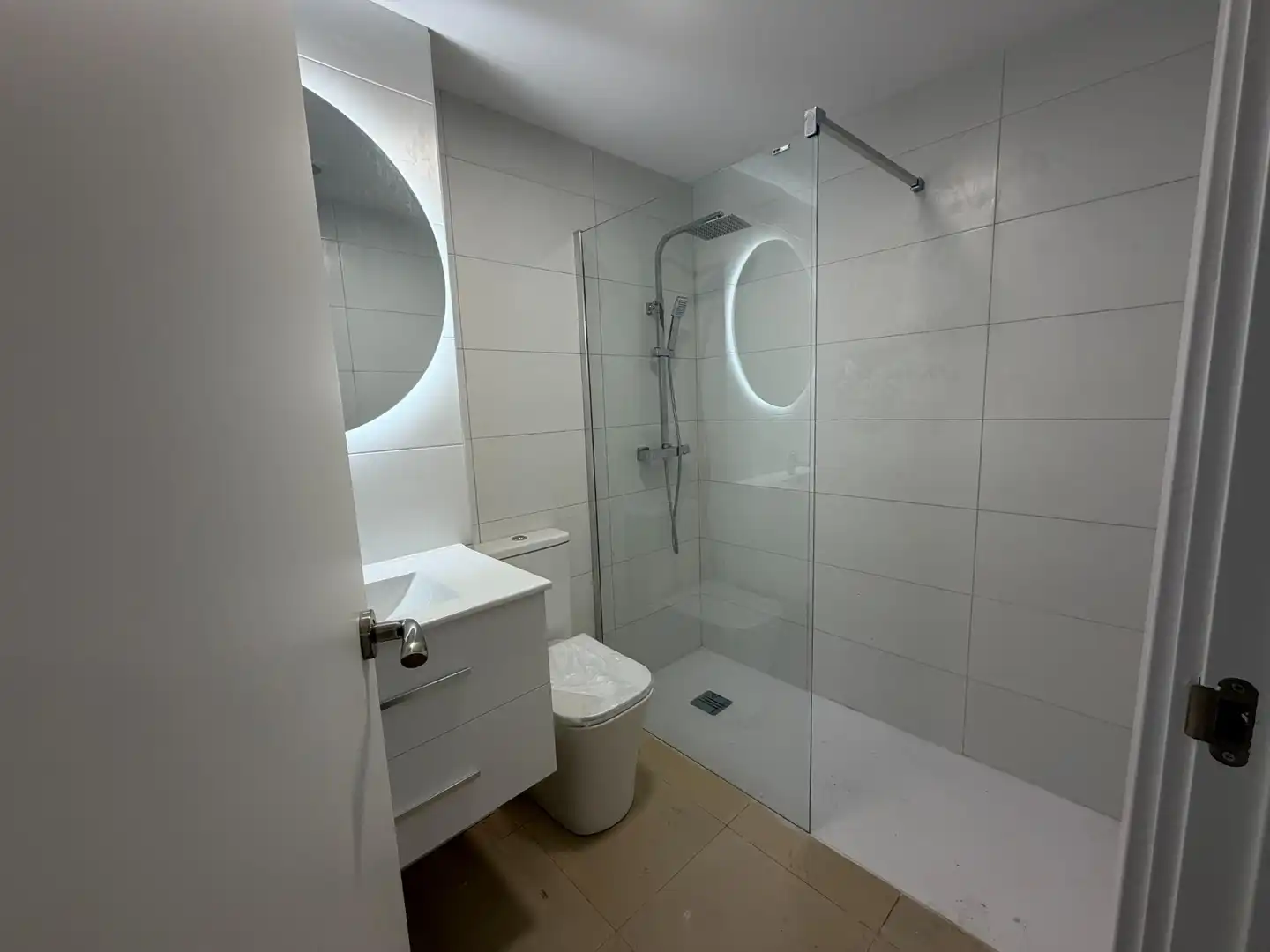 Badezimmer von Wohnung zum Verkauf in Salt