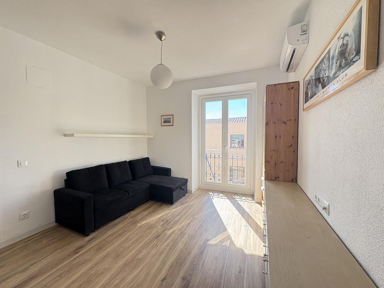 Sala de estar de Piso de alquiler en  Madrid Capital con Aire acondicionado, Amueblado y Balcón