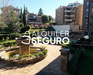 Jardí de Pis de lloguer en  Madrid Capital amb Calefacció, Terrassa i Piscina