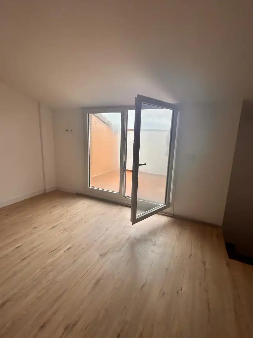 Habitación de Ático en venta en Sant Guim de Freixenet con Calefacción, Terraza y Horno