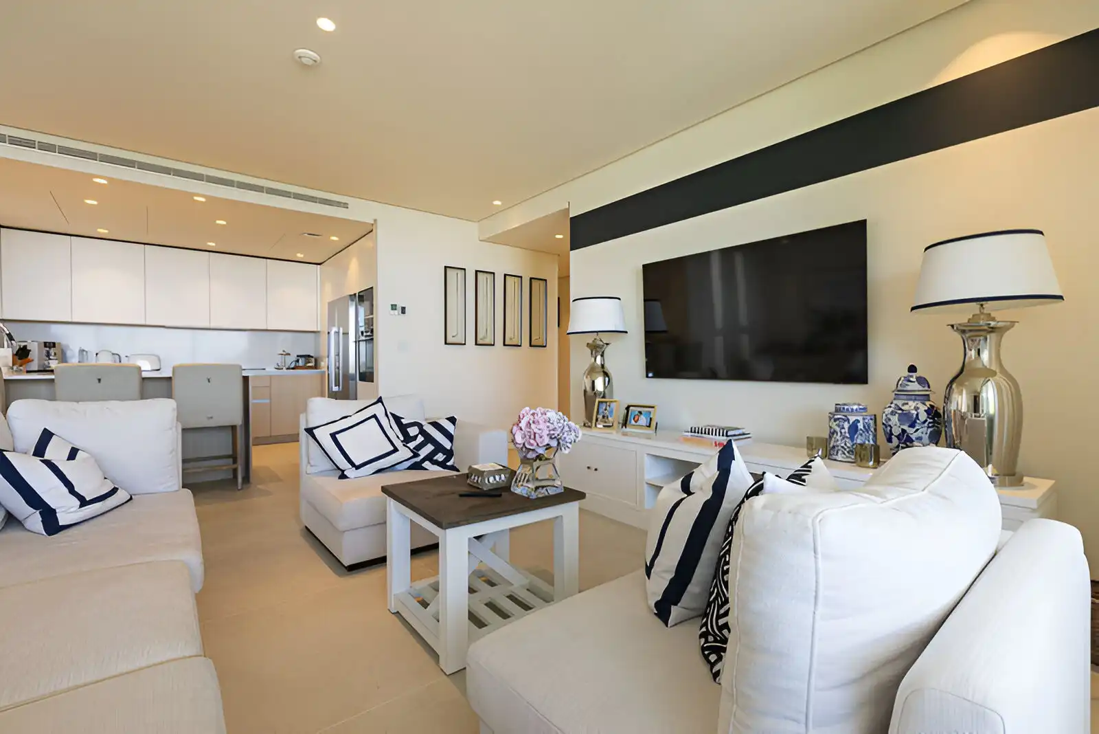 Living room of Ground floor for sale in Marbella  with Air Conditioner, Terrace and Storage room