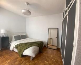 Dormitori de Apartament per a compartir en  Madrid Capital amb Moblat, Forn i Microones