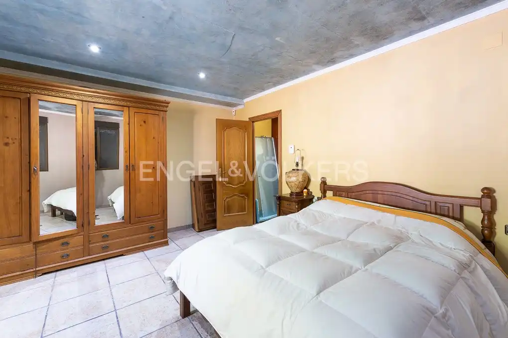 Habitación de Casa o chalet en venta en Sagunto / Sagunt con Aire acondicionado, Calefacción y Jardín privado