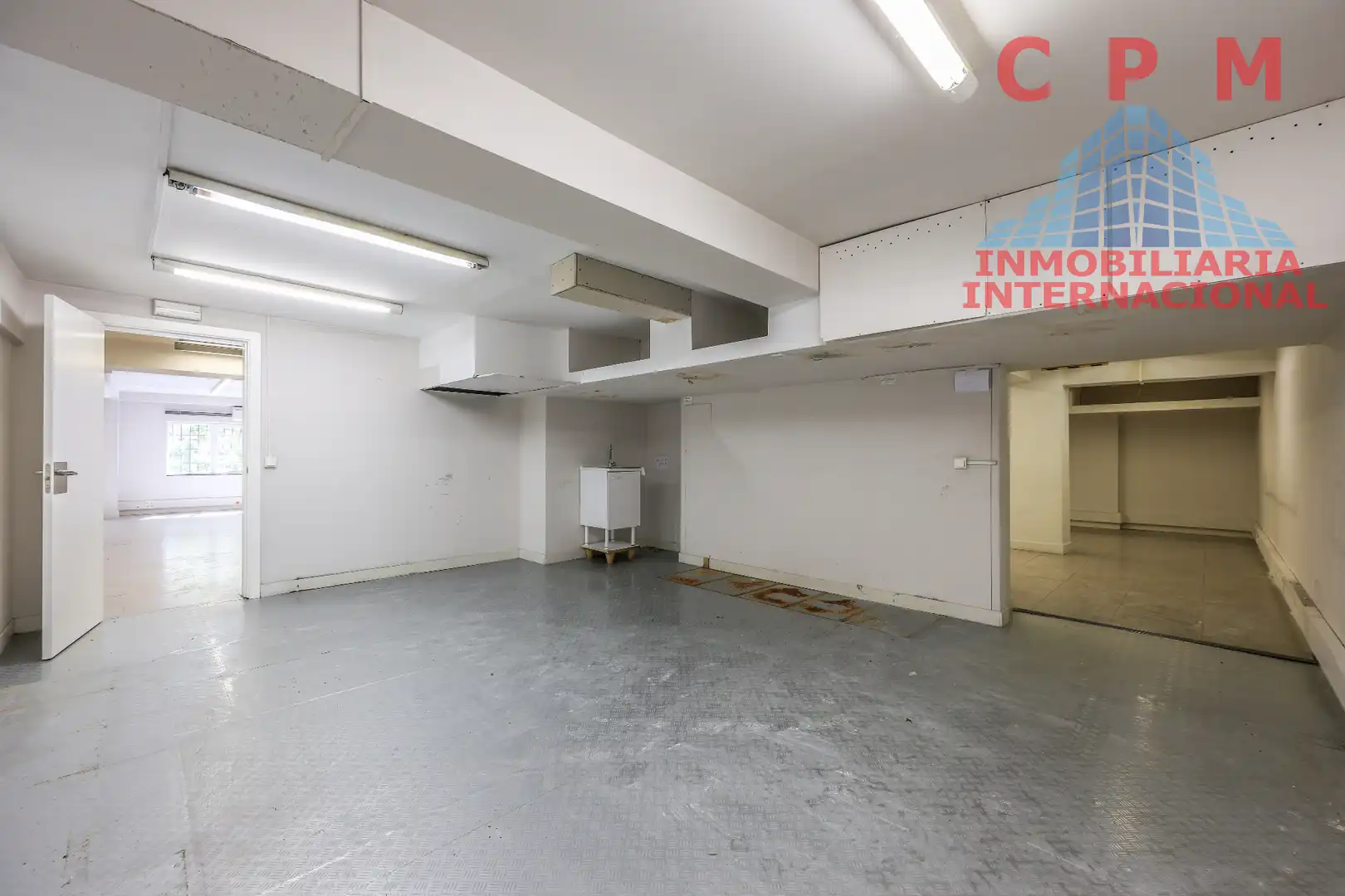 Local de lloguer en Madrid amb Aire condicionat, Calefacció i Internet