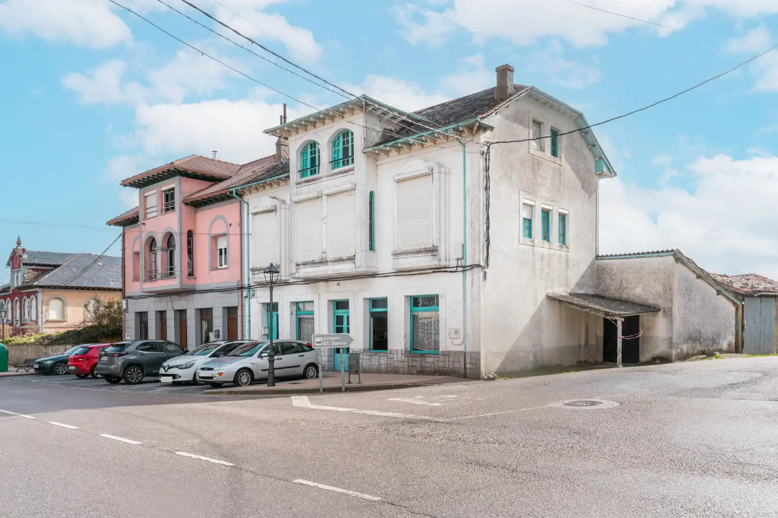 Vista exterior de Casa adosada en venta en Salas con Parquet, Terraza y Trastero