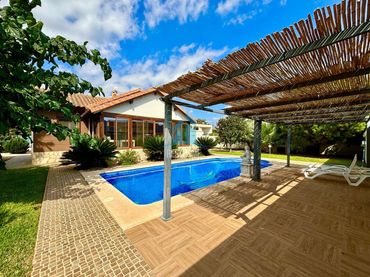 Chalet con piscina en venta en Palma de Gandia