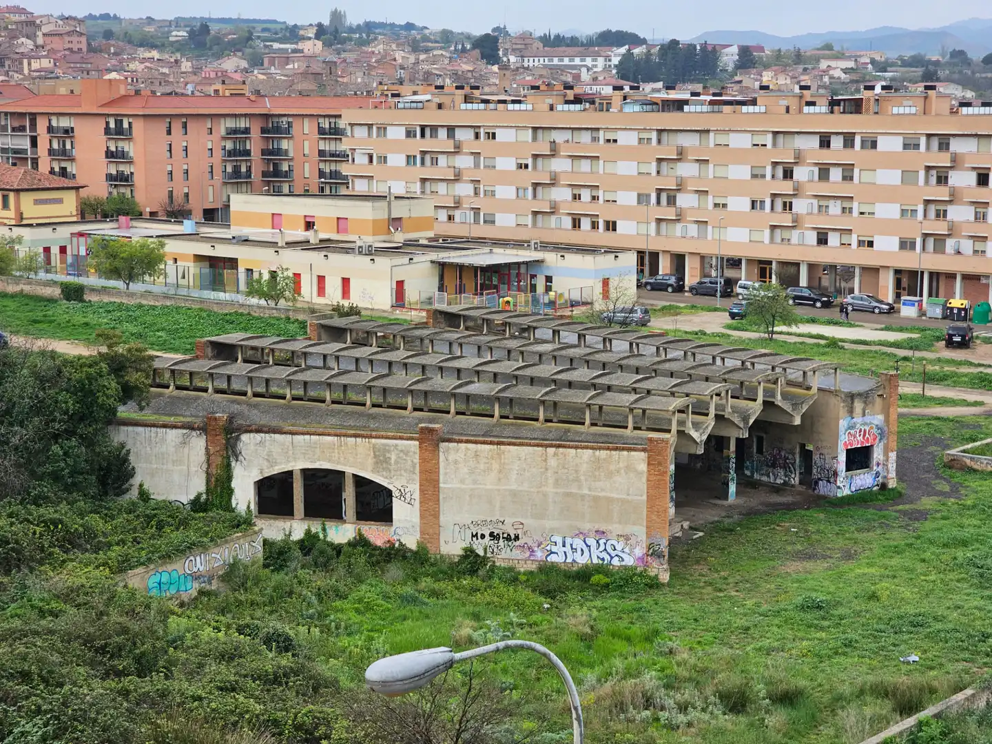 Außenansicht von Fabrikhallen zum Verkauf in Tarazona mit Alarm