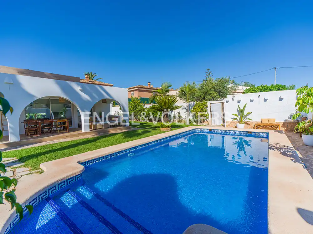 Piscina de Casa o chalet en venta en Sant Joan d'Alacant con Aire acondicionado, Calefacción y Jardín privado