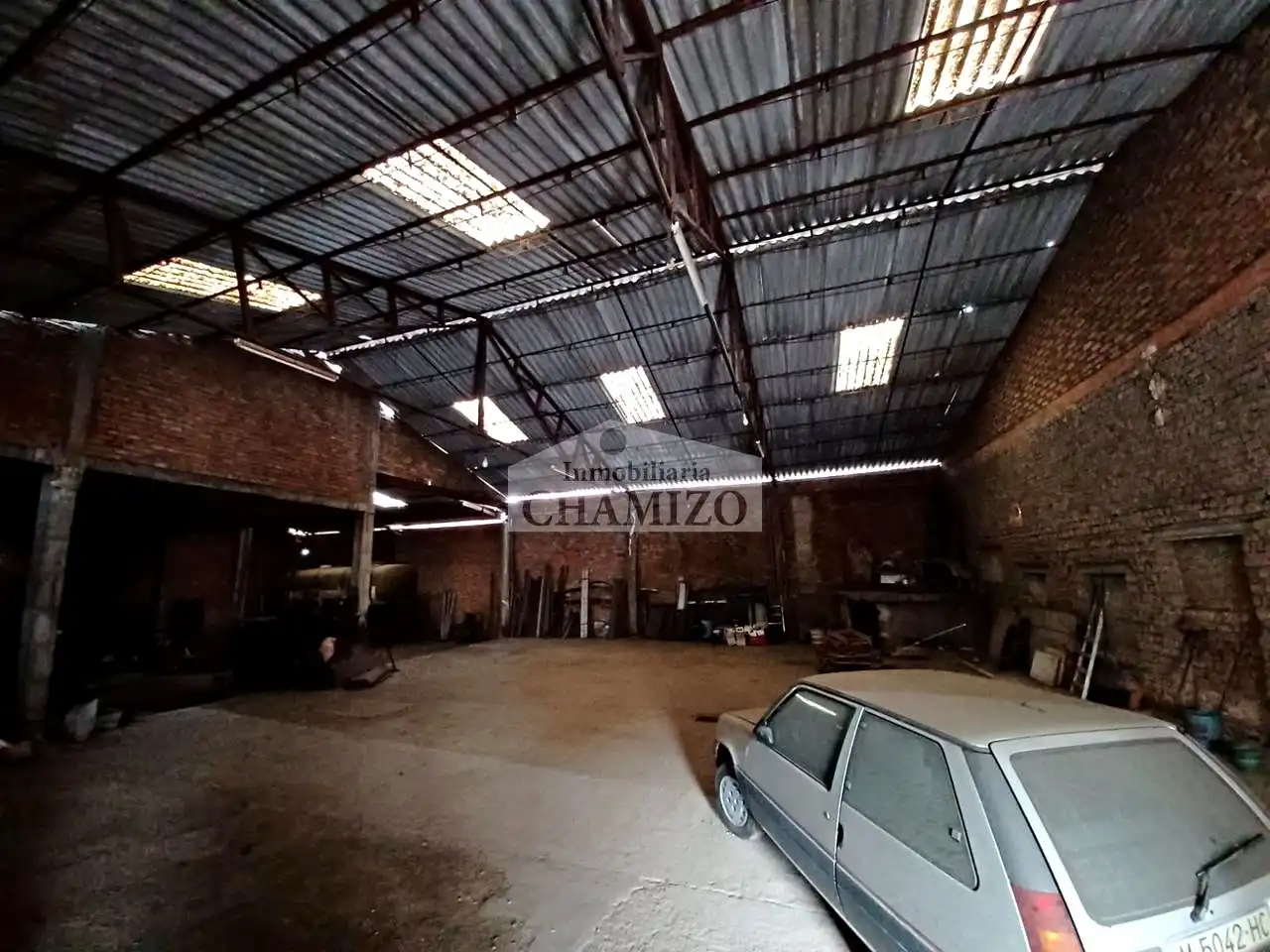 Parkplatz von Fabrikhallen zum Verkauf in Villanueva de la Serena