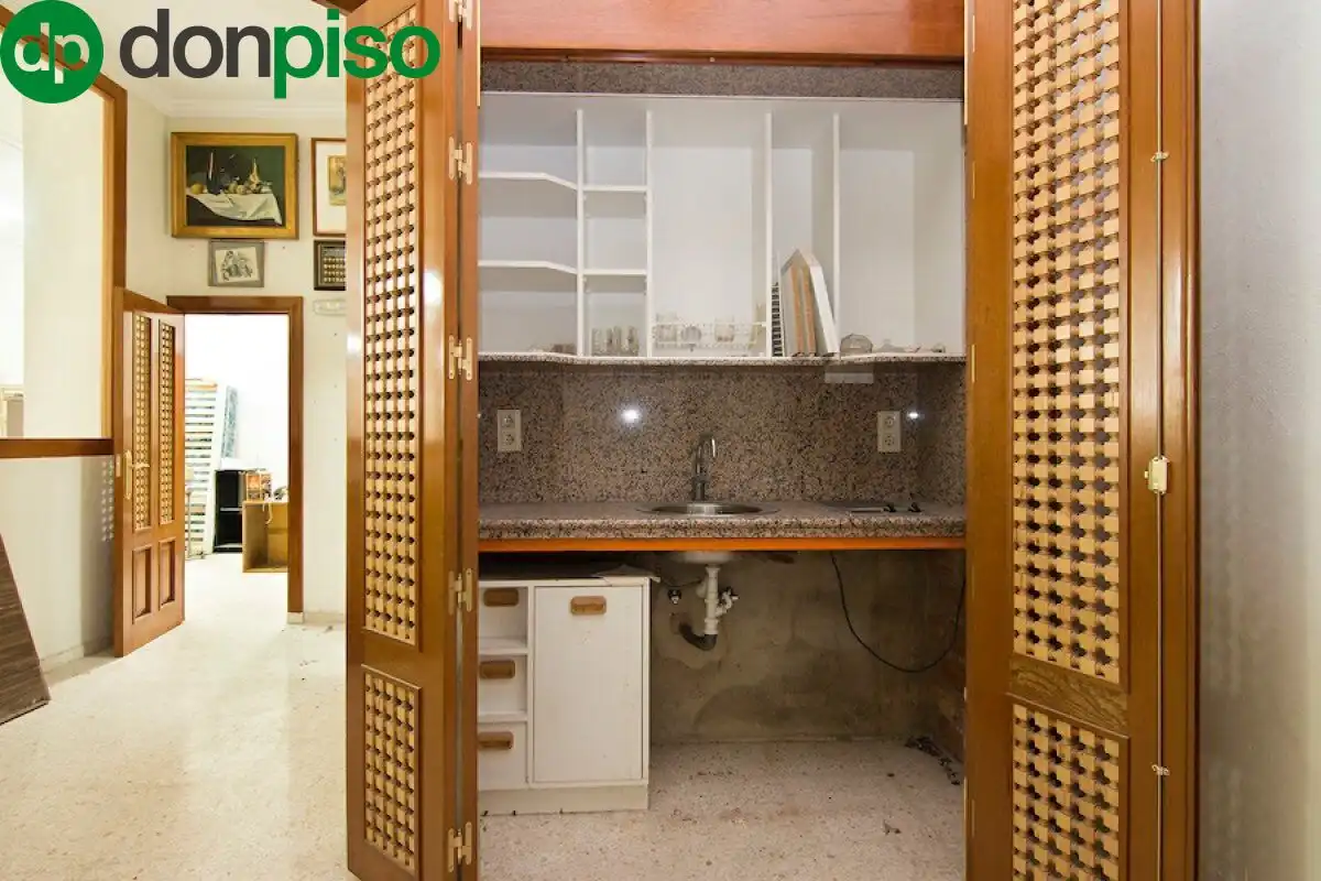 Cocina de Local en venta en Granada con Amueblado