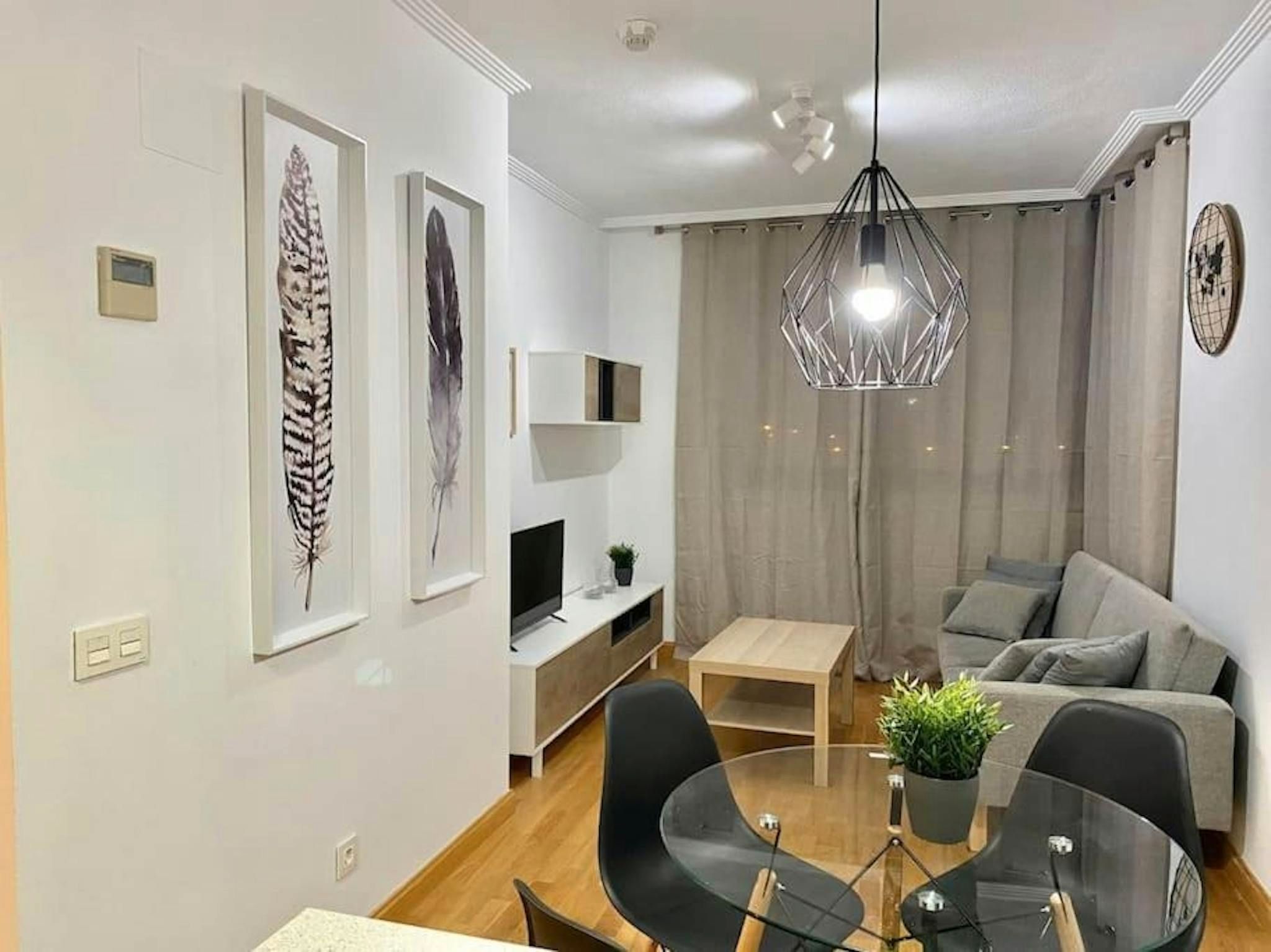 Sala d'estar de Pis de lloguer en  Madrid Capital amb Aire condicionat, Rentadora i TV