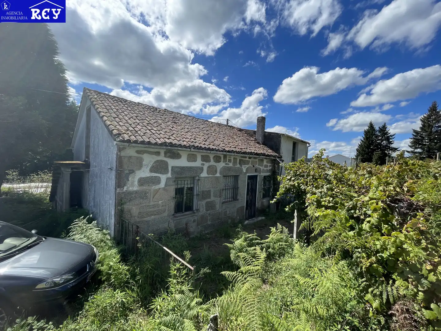 Vista exterior de Finca rústica en venda en Santiago de Compostela  amb Jardí privat i Traster