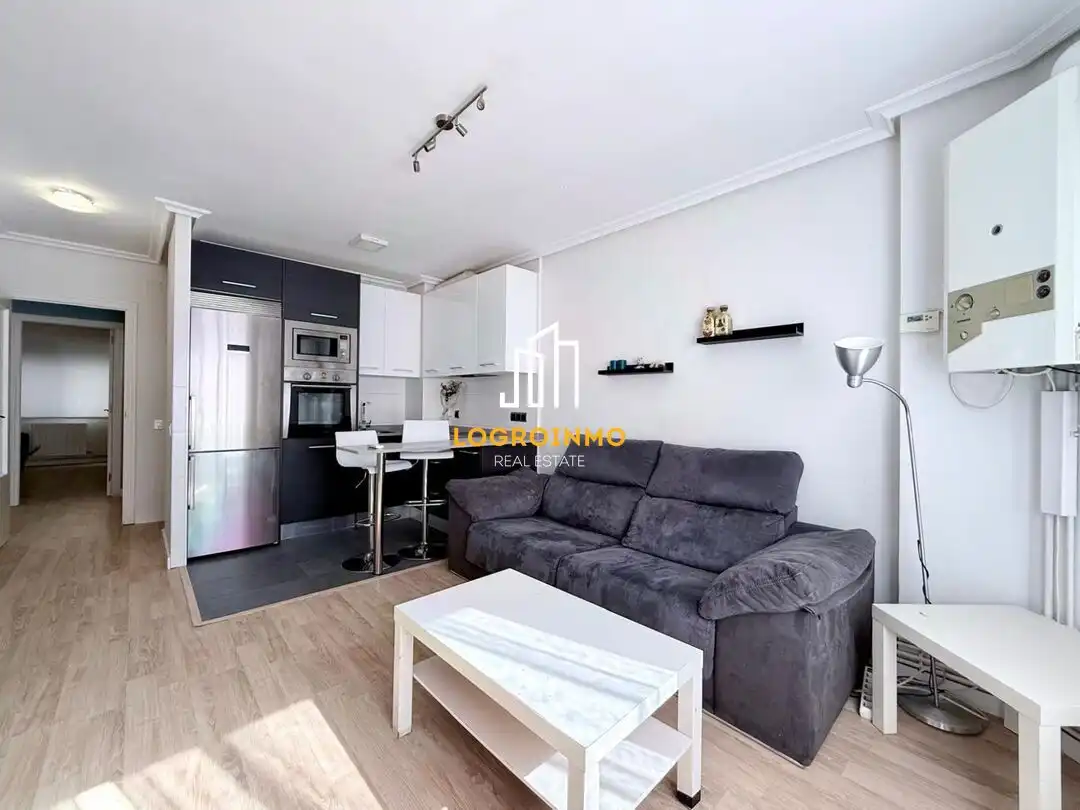 Living room of Flat for sale in  Logroño  with Air Conditioner, Heating and Parquet flooring