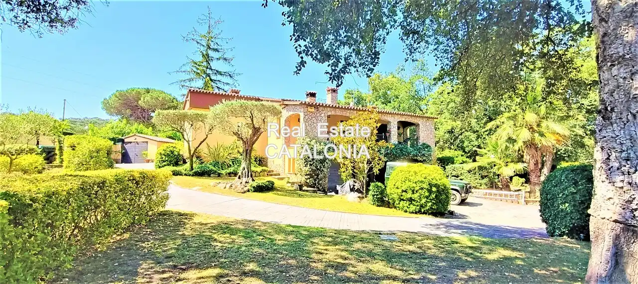Vista exterior de Casa o xalet en venda en Caldes de Malavella amb Calefacció, Jardí privat i Terrassa