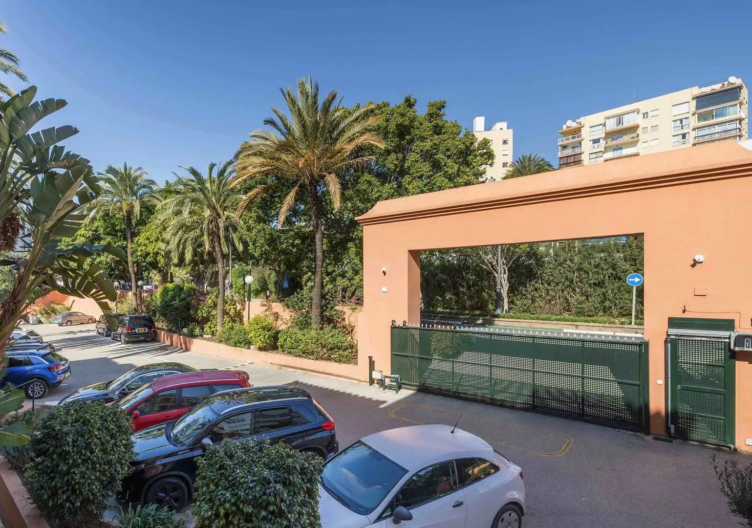 Außenansicht von Maisonette zum Verkauf in Estepona mit Klimaanlage und Gemeinschaftspool