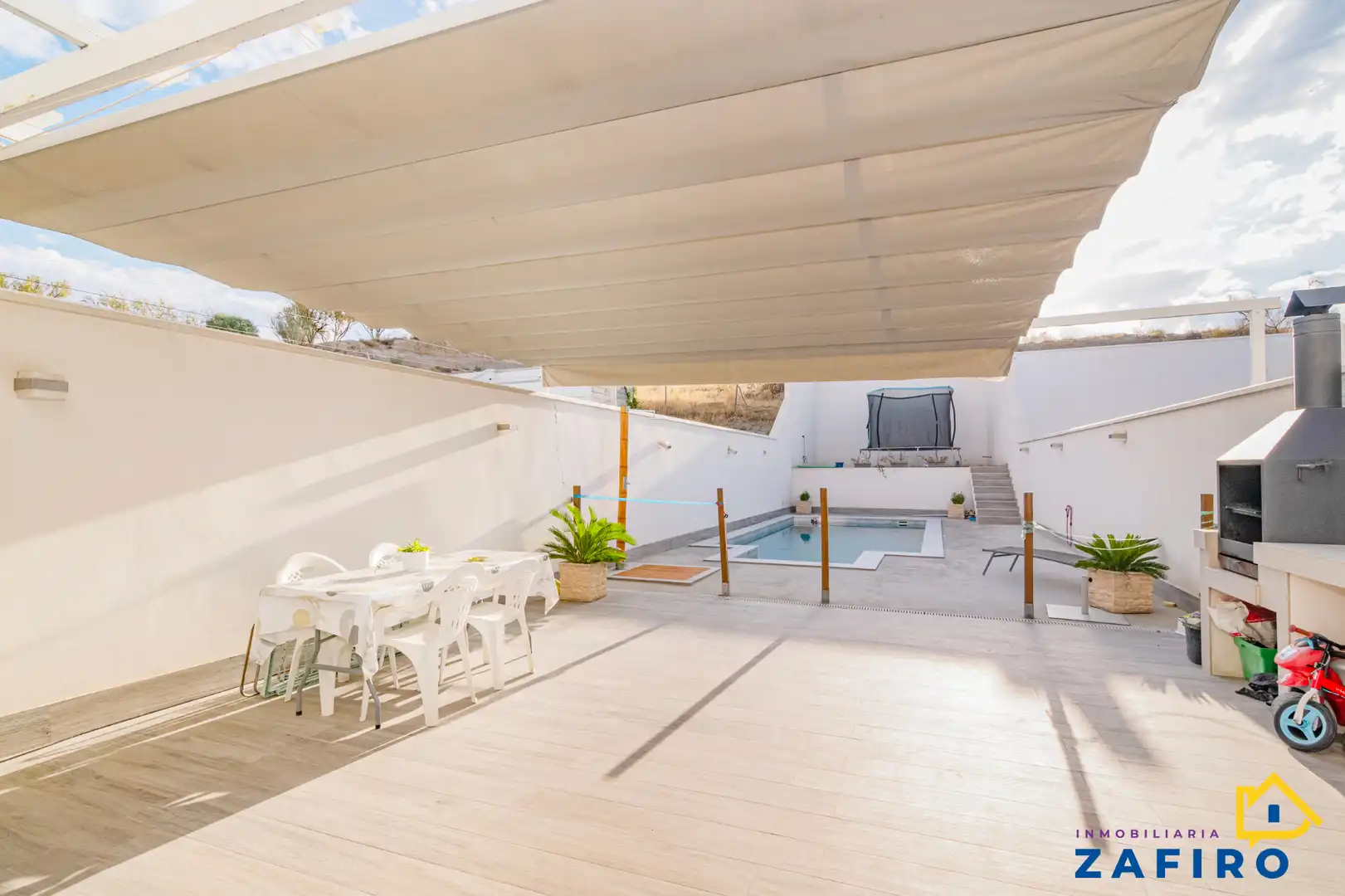 Casa aparellada amb terrassa en venda a Jun, imagen 5