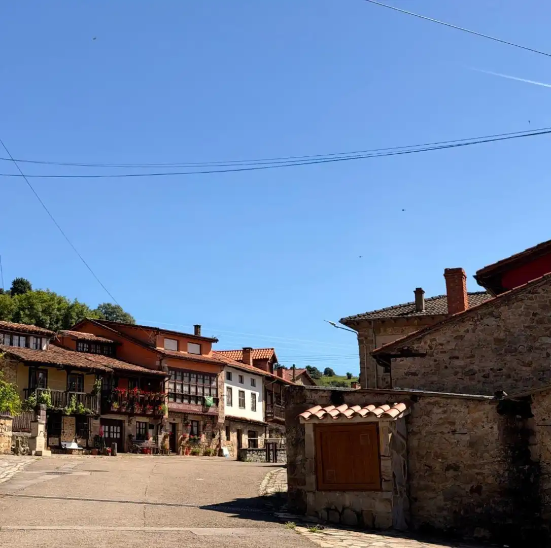 Vista exterior de Local en venda en Bárcena de Pie de Concha