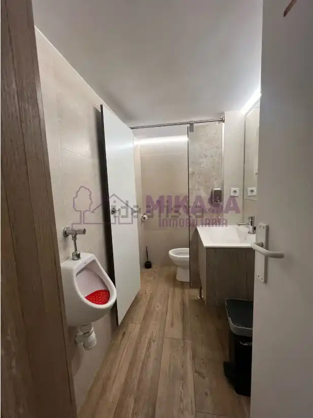 Badezimmer von Fabrikhallen zum Verkauf in Getafe